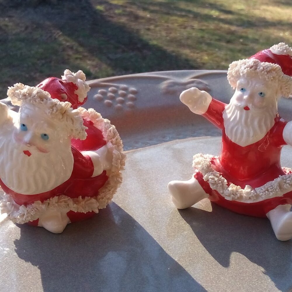 Vintage Spaghetti Santa Salt & Pepper Shakers: Kitschy Christmas Decor EC